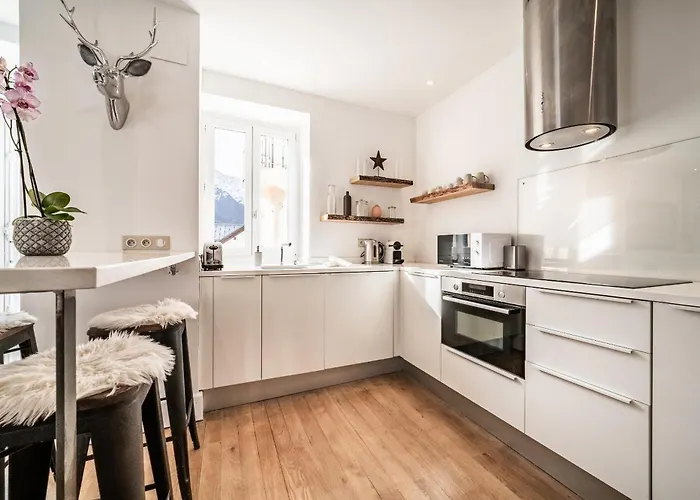 Brina - By Emerald アパート