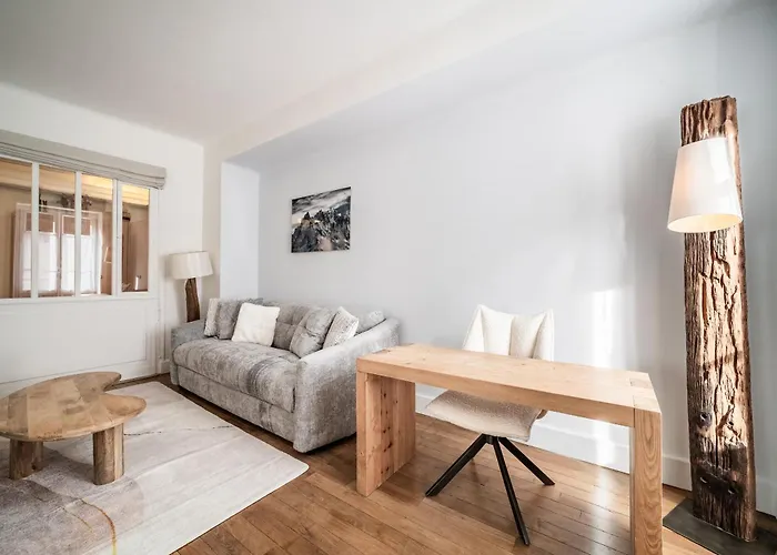 Brina - By Emerald アパート *