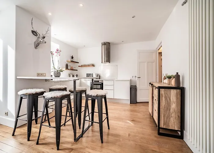 Brina - By Emerald アパート