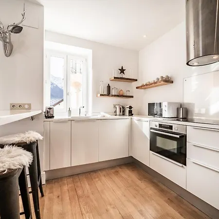 Brina - By Emerald 아파트