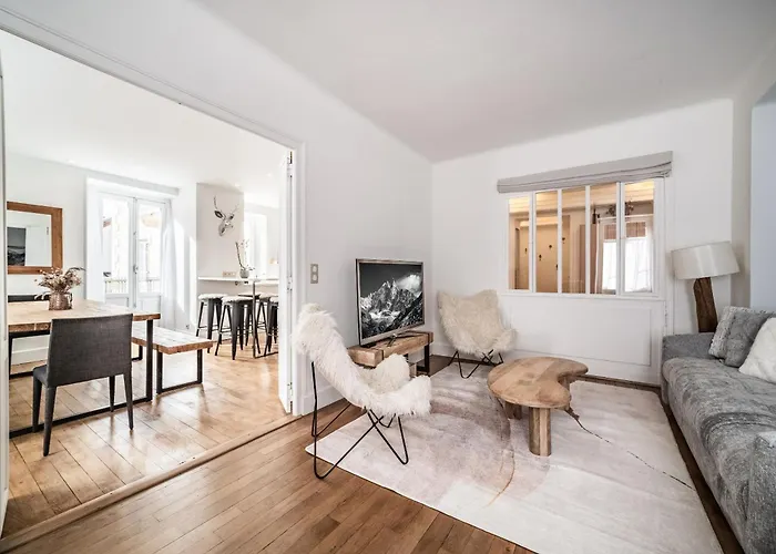 Brina - By Emerald 아파트